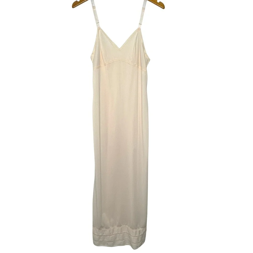 Vintage Lorraine Maxi Peach/Cream Maxi Slip Size 34 - Picture 1 of 10